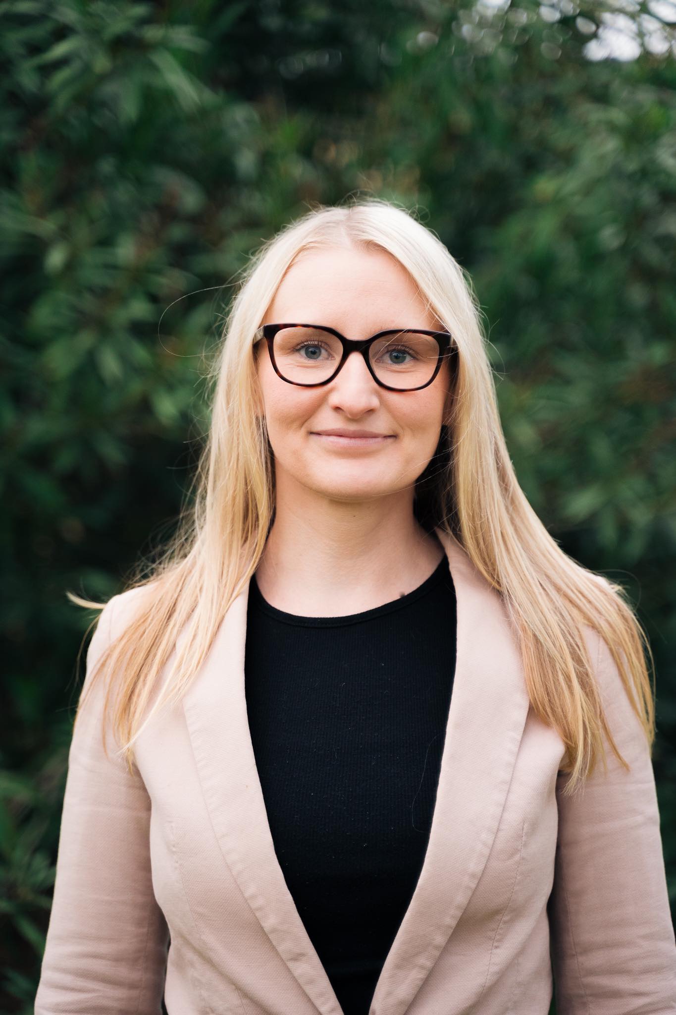 Headshot of Dr Jennifer Makovec Knight